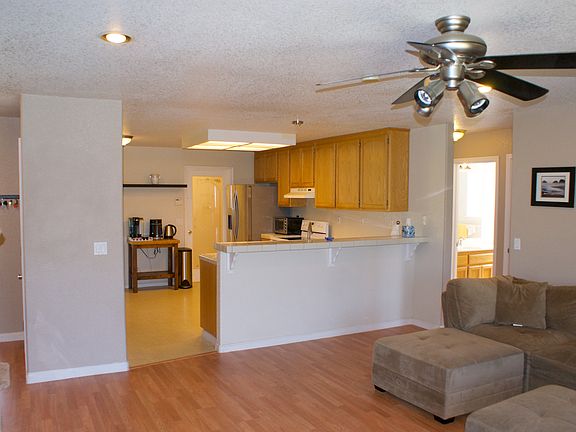 4th image of 942 Wilson Ave