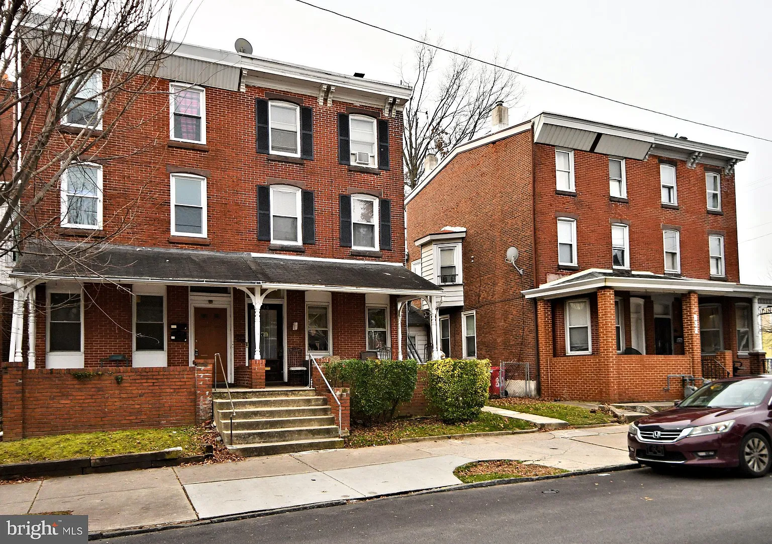830 W Marshall St photo 1