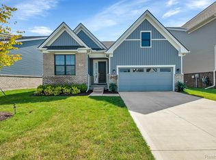 5557 Helmsdale Blvd, West Bloomfield, MI 48322