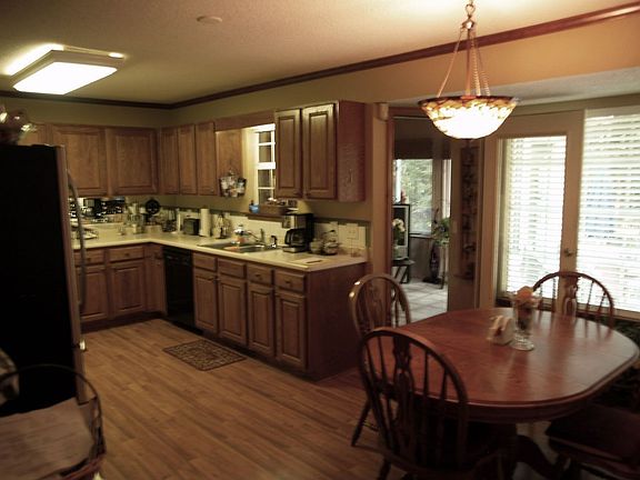washer/dryer off of kitchen