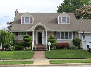 3817 Mansfield Dr, Seaford, NY 11783