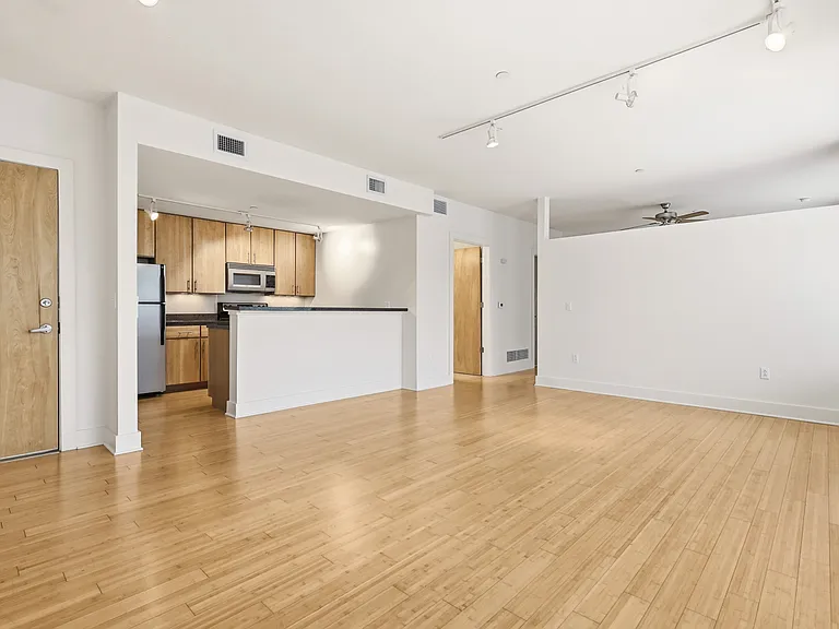 521 Shady Ave #31 — Photo 2