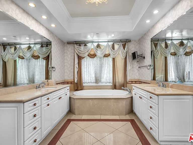 11244 Briarcliff Ln — Photo 29