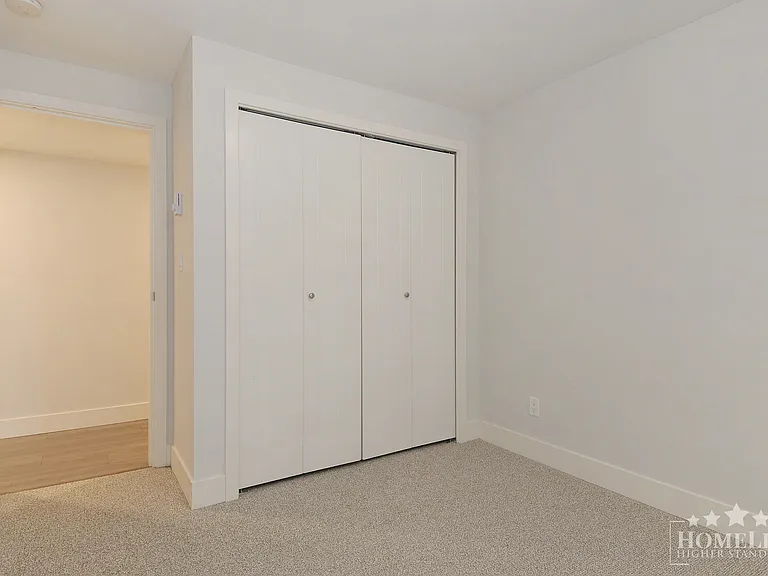 297 172a St #BASEMENT — Photo 8