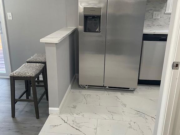 4th image of 6107 Buckler Rd