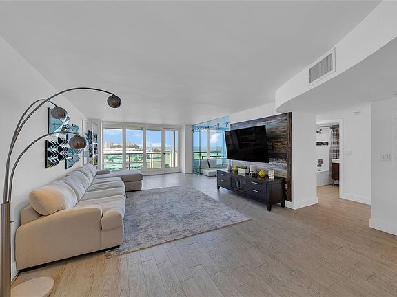 4th image of 2100 S Ocean Lane #709