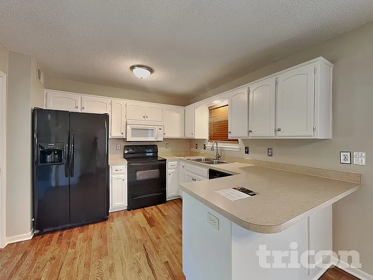 327 Shenandoah Dr — Photo 6