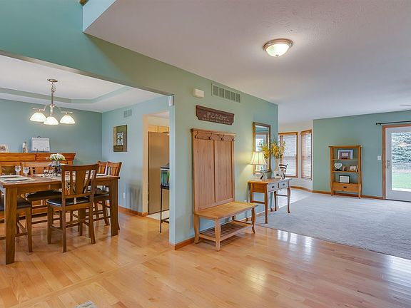 5th image of 58060 Lyndzi Ln