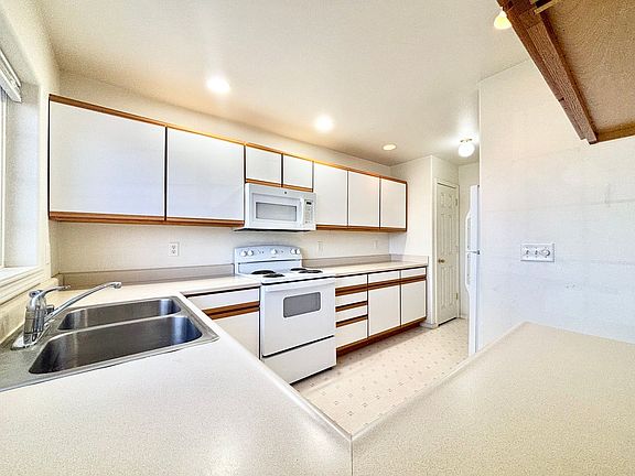 4th image of 2940 W Villard St APT D