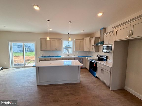 2nd image of 407 E Clarissa Dr