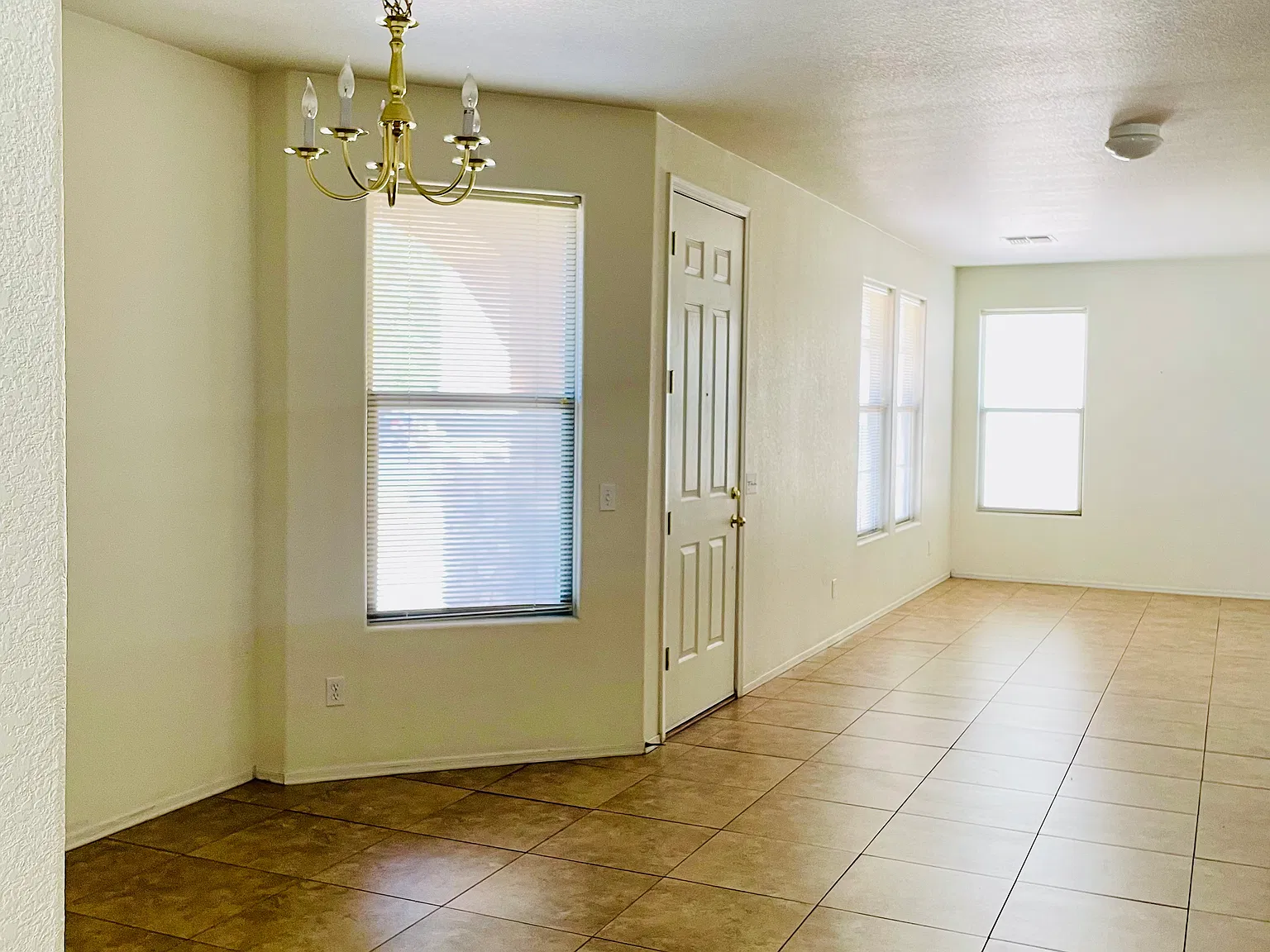 5 bed, 2888 sqft, $2,595 — Photo 4