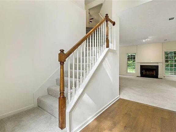 3rd image of 1469 Grayson Ct
