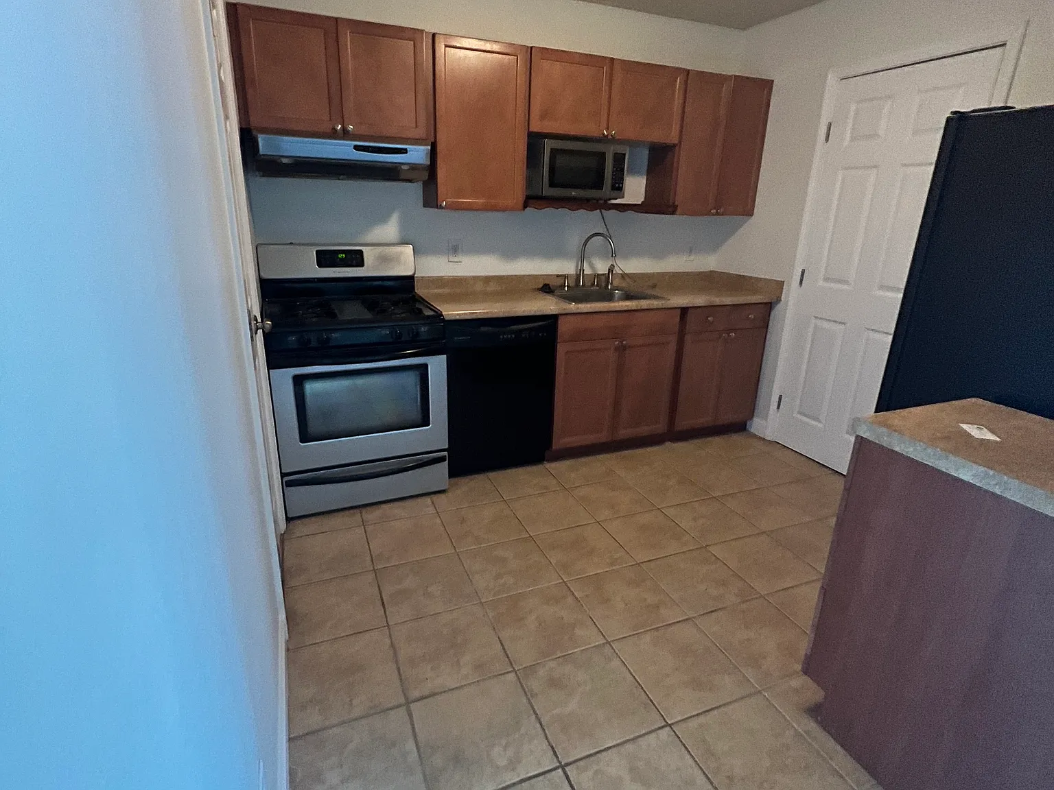 2 bed, 1.5 bath, 1120 sqft, $1,800 — Photo 2