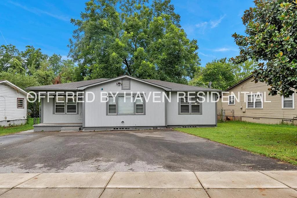 817 Meadow Dr NW — Photo 2