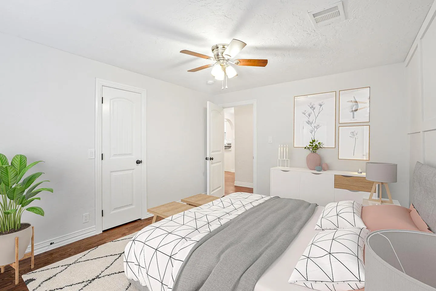 Private room in Vibrant North Oak Cliff home with backyard oasis — Photo 4