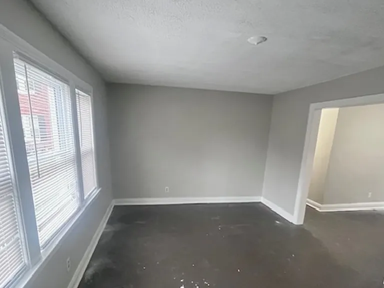 44th Street Apts. — Photo 22