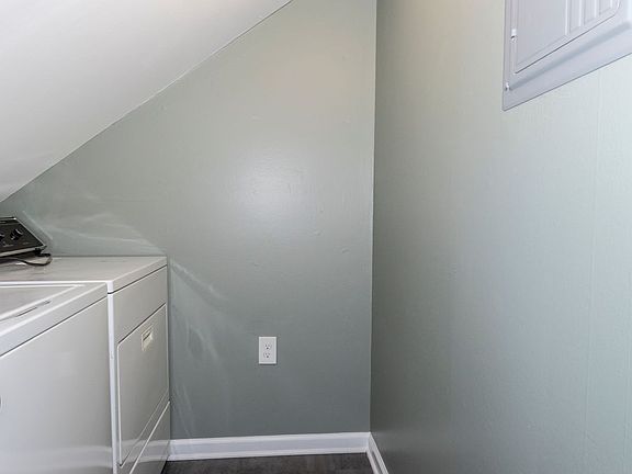 5th image of 23 Gates Ave #2