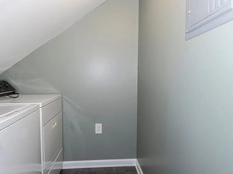 23 Gates Ave #2 — Photo 5