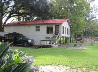 430 Leona Ln, Bay City, TX 77414