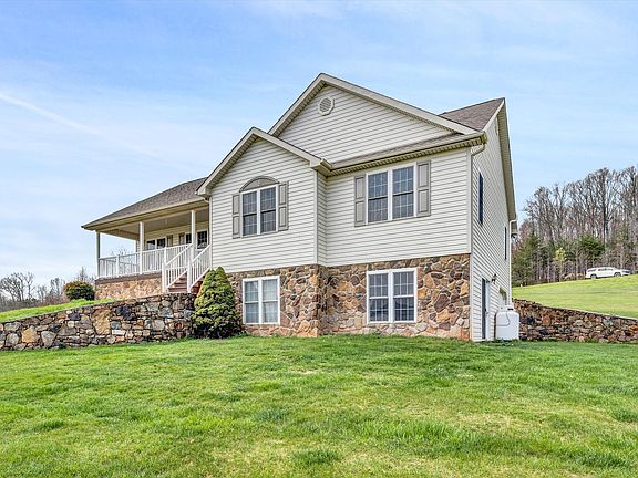3rd image of 1039 Strawberry Hill Ct