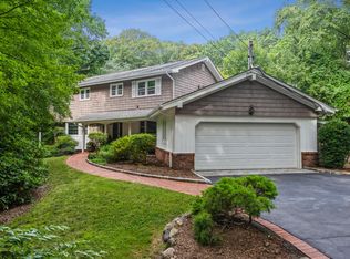 20 Buckingham Dr, Dix Hills, NY 11746