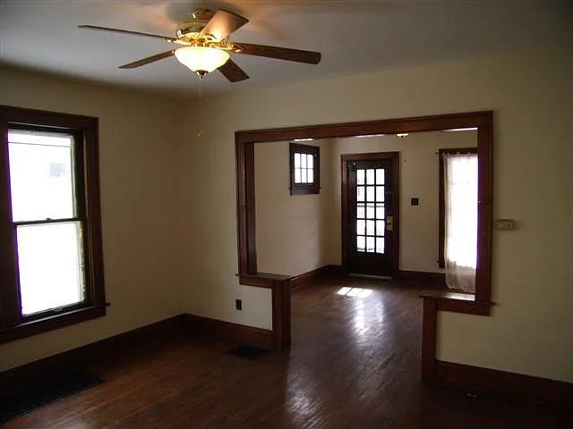 3 bed, $1,395 — Photo 2