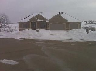 15942 Canterbury Ct, Dubuque, IA 52002