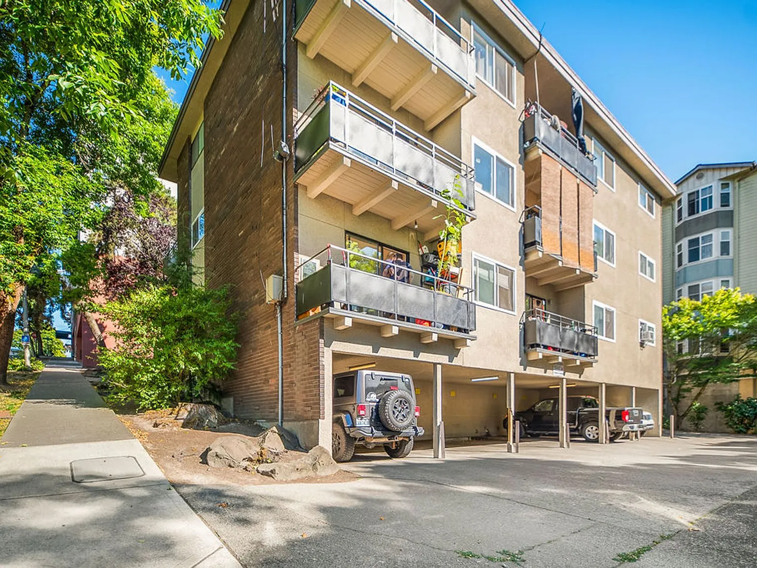 Hill Town Apartments — Photo 1