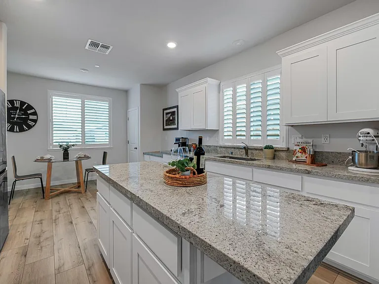 6056 Redondo Way — Photo 2
