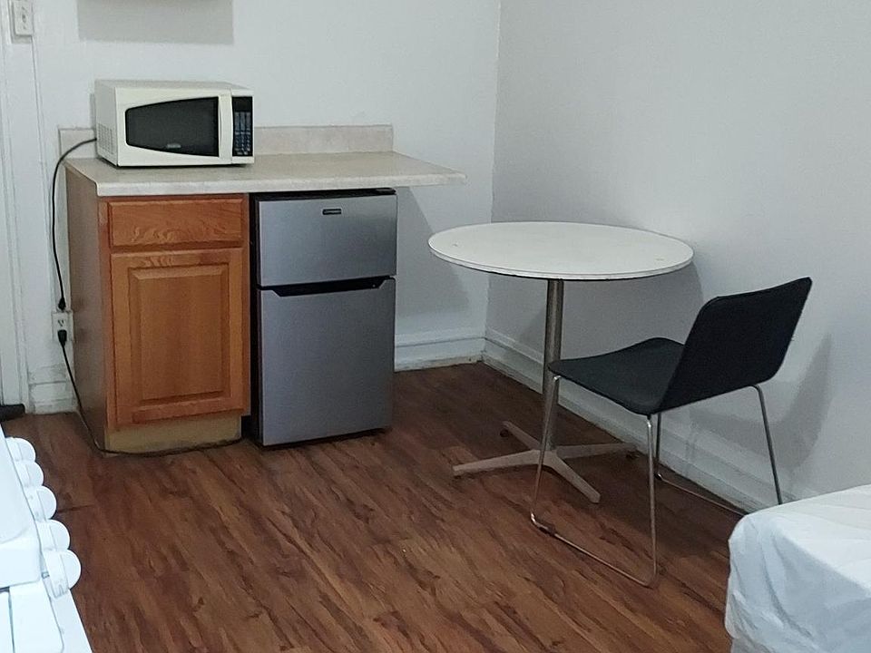 1st image of 4917 N Kenmore Ave #1