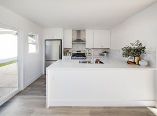 318 Ogle St, Costa Mesa, CA 92627