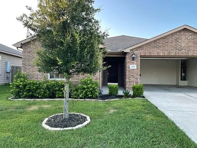 1215 Wallflower Ave — Photo 2