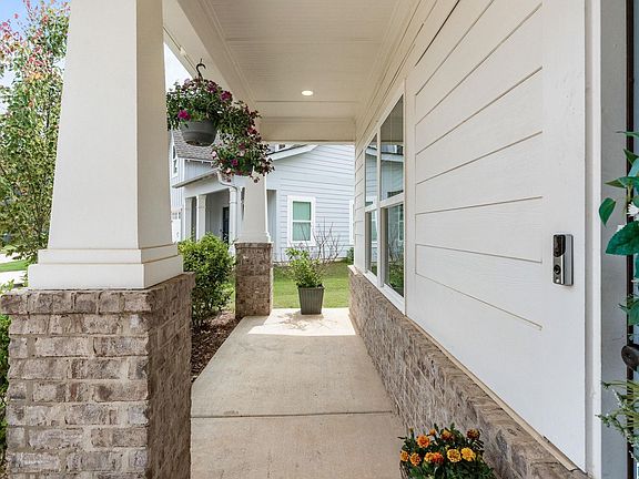 5th image of 138 Grove Dr