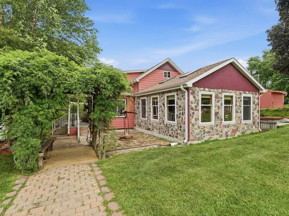 327 4th Ter, Nebraska City, NE 68410