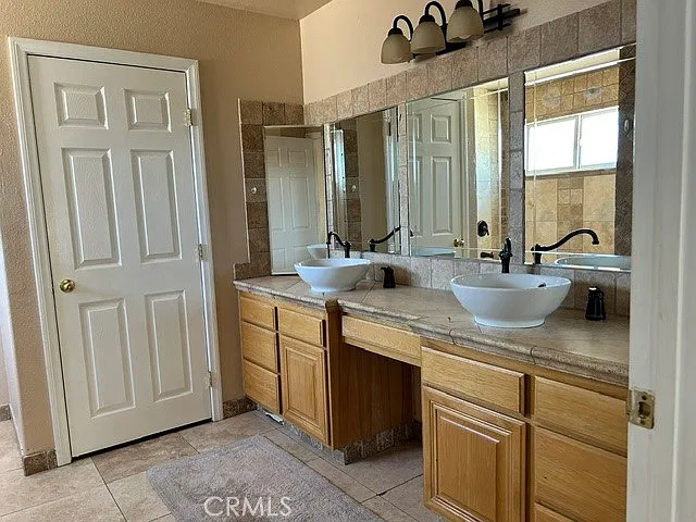 4 bed, 2.5 bath, 2458 sqft, $2,900 — Photo 3