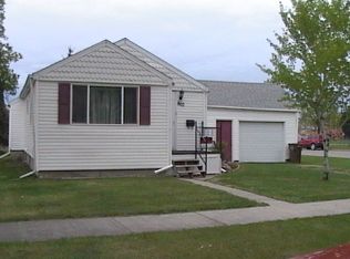 802 3rd Ave NE, East Grand Forks, MN 56721