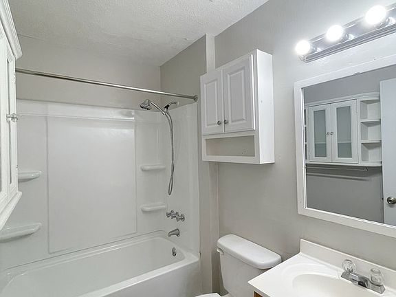 5th image of 792B Navy St