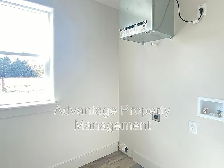 1786 S 9th St — Photo 18
