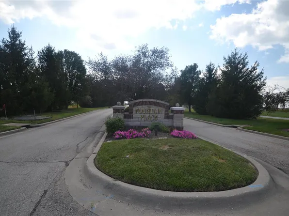 705 Tower Grove Dr, Fairview Heights, IL 62208