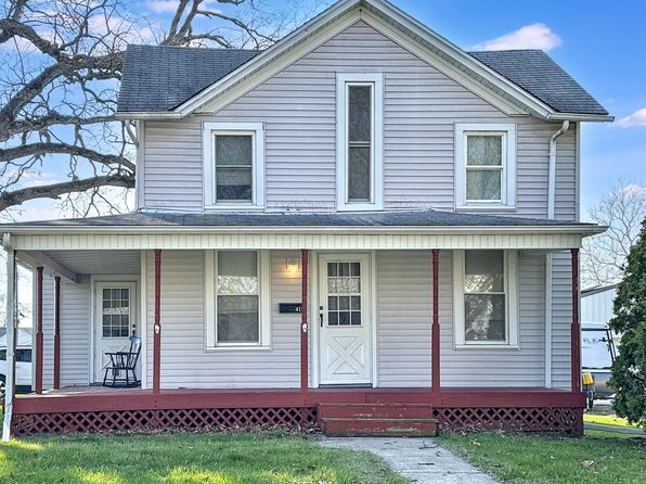 415 N 3rd St, Watseka, IL 60970