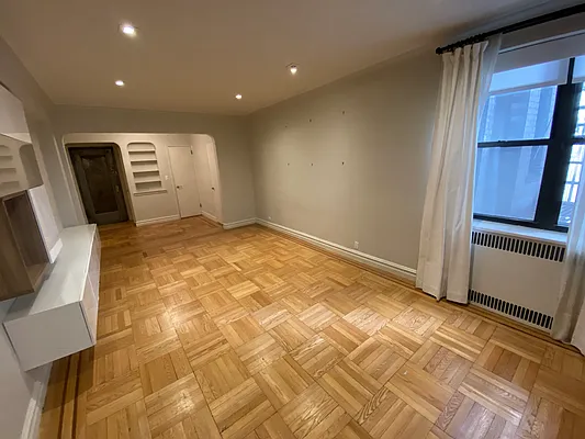 Rented by Apartment Luxe Realty Group, Inc | media 43