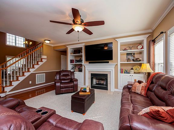 3rd image of 206 Castles Gate Dr