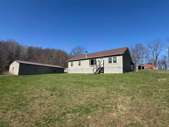 27 Edinburgh Ln, Rivesville, WV 26588