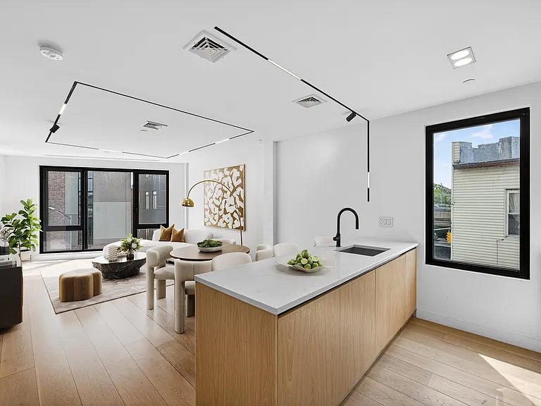 61 N Henry St #3 — Photo 1