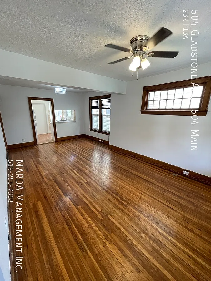 Bright & Spacious 2 Bed / 1 Bath Unit In Old Walkerville+ Hydro & Gas — Photo 2