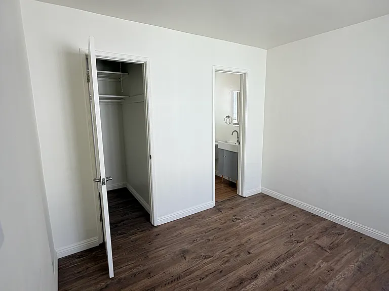 Sunset Park Apartments — Photo 31