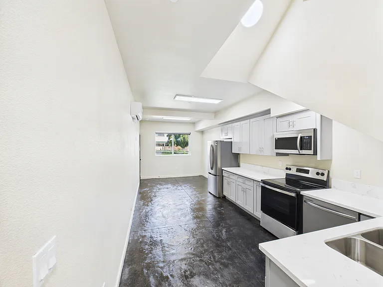 8457 N Langdon Ave — Photo 13