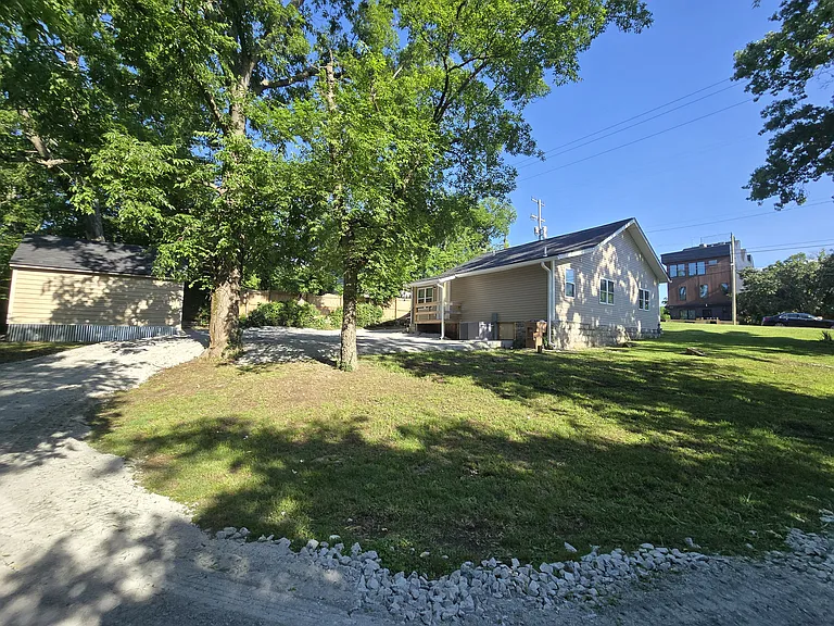 319 E Trinity Ln #A — Photo 18