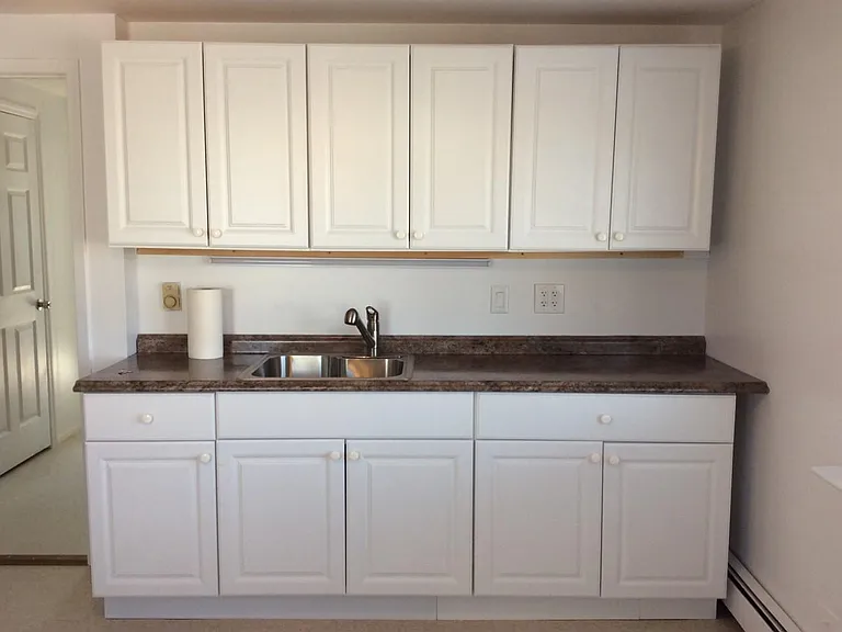 210 Cypress Ln W — Photo 4