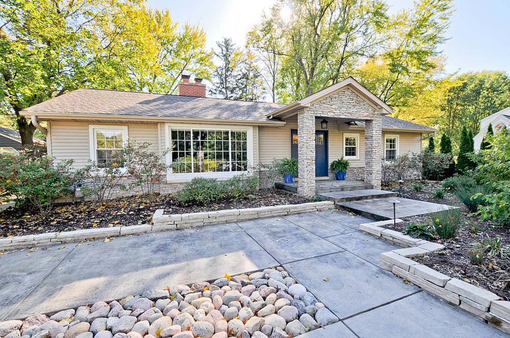 21 Sunset Rd Bloomington Il 61701 Mls 10776327 Zillow